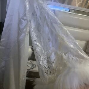 Elegant White Lace Robe